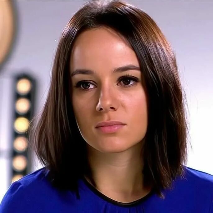 On March 6, 2002, Alizée received the award for best-selling French artist at th