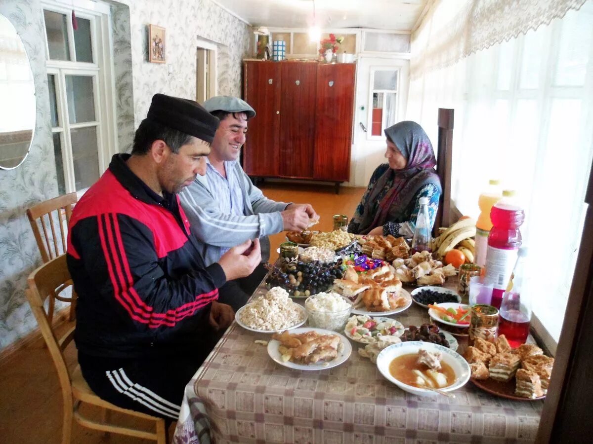 рамадан байрам праздник разговения. ураза байрам в чечне. праздничный стол на ураза байрам. с праздником ураза байрам для детей. ураза байрам.
