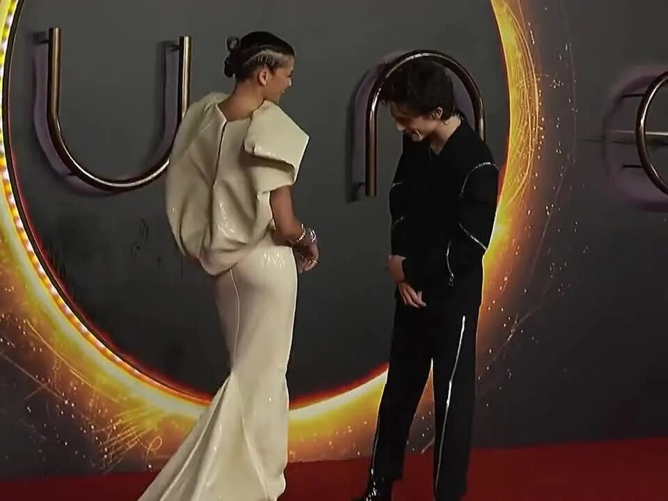Зендаи и тимоти шаламе. Шаламе и зендая. zendaya и тимоти шаламе.