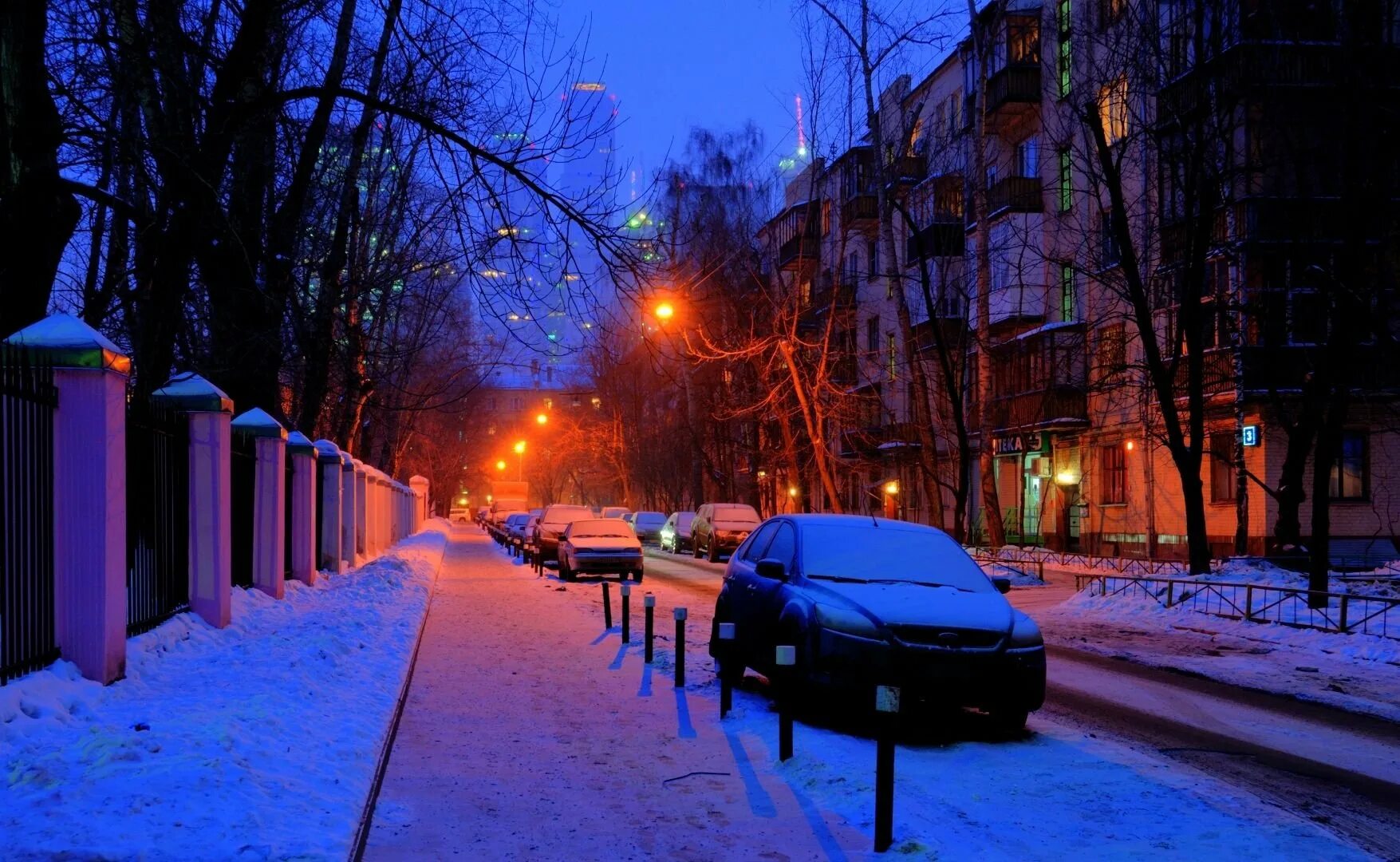 9 вечера на улице. Зимняя ночь в городе. Ночной зимний город. Зимняя улица ночью. Зимние улицы России.