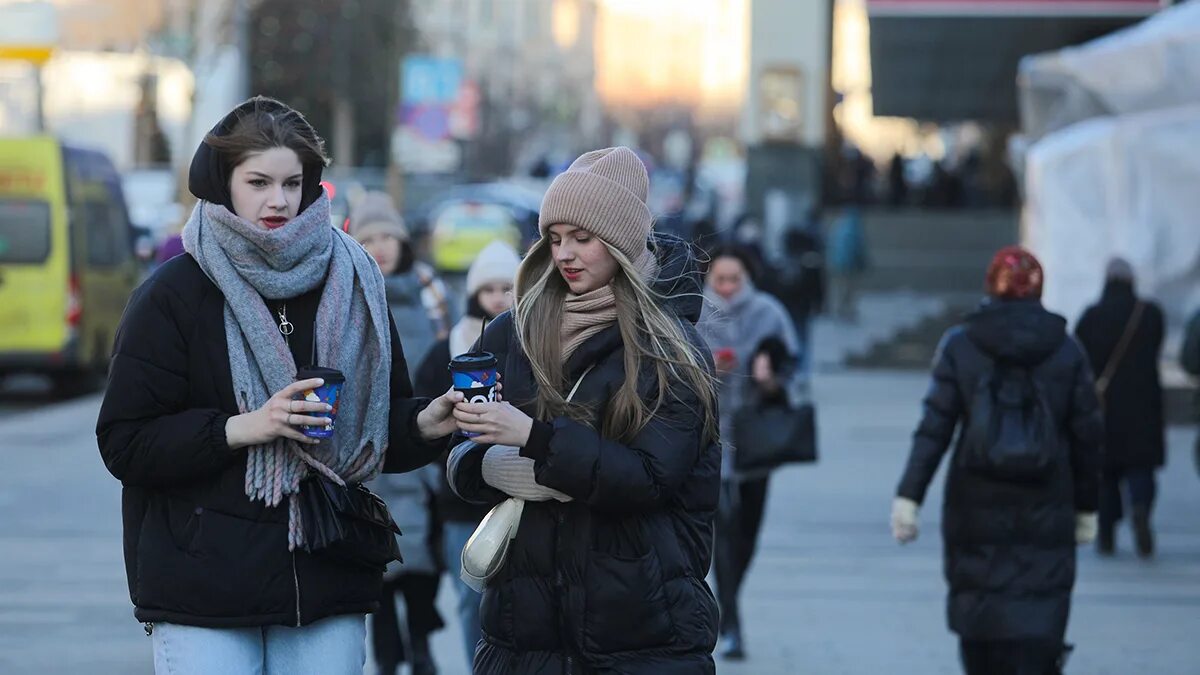 Сегодня можно выходить на улицу. Похолодание в Москве. В Москве похолодает. Сильное похолодание в Москве. Самый холодный день в Москве.