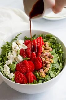 Салат с клубникой
