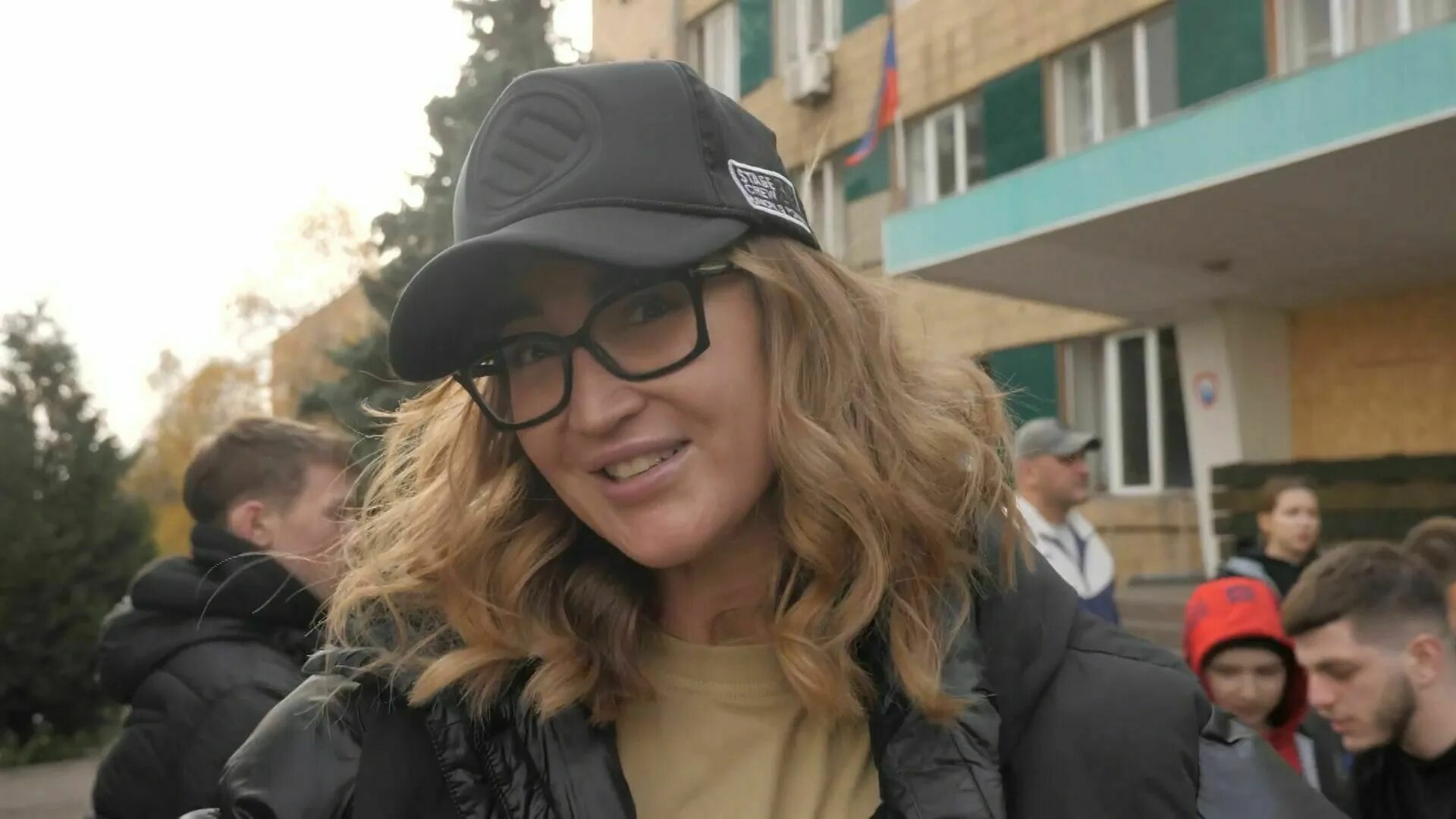 Бузова на донбассе. Ольга бузова 2015. певица с донецка. ольга бузова на донбассе. новости шоу-бизнеса россии.