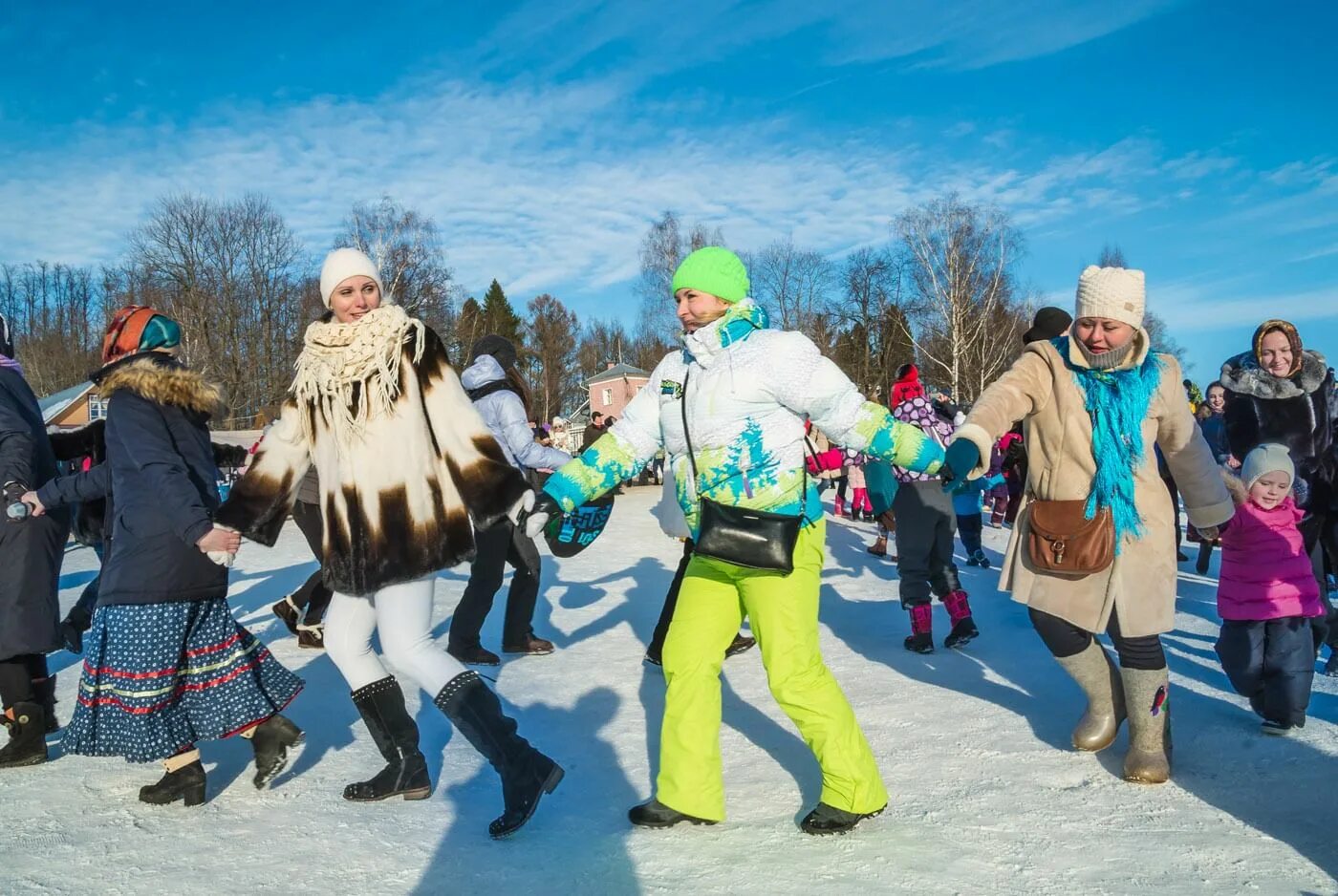 Народные гуляния на масленицу. Гуляние на оке серпухов. Масленица фото. Река ока серпухов. Гулянье в сторожевске в августе.