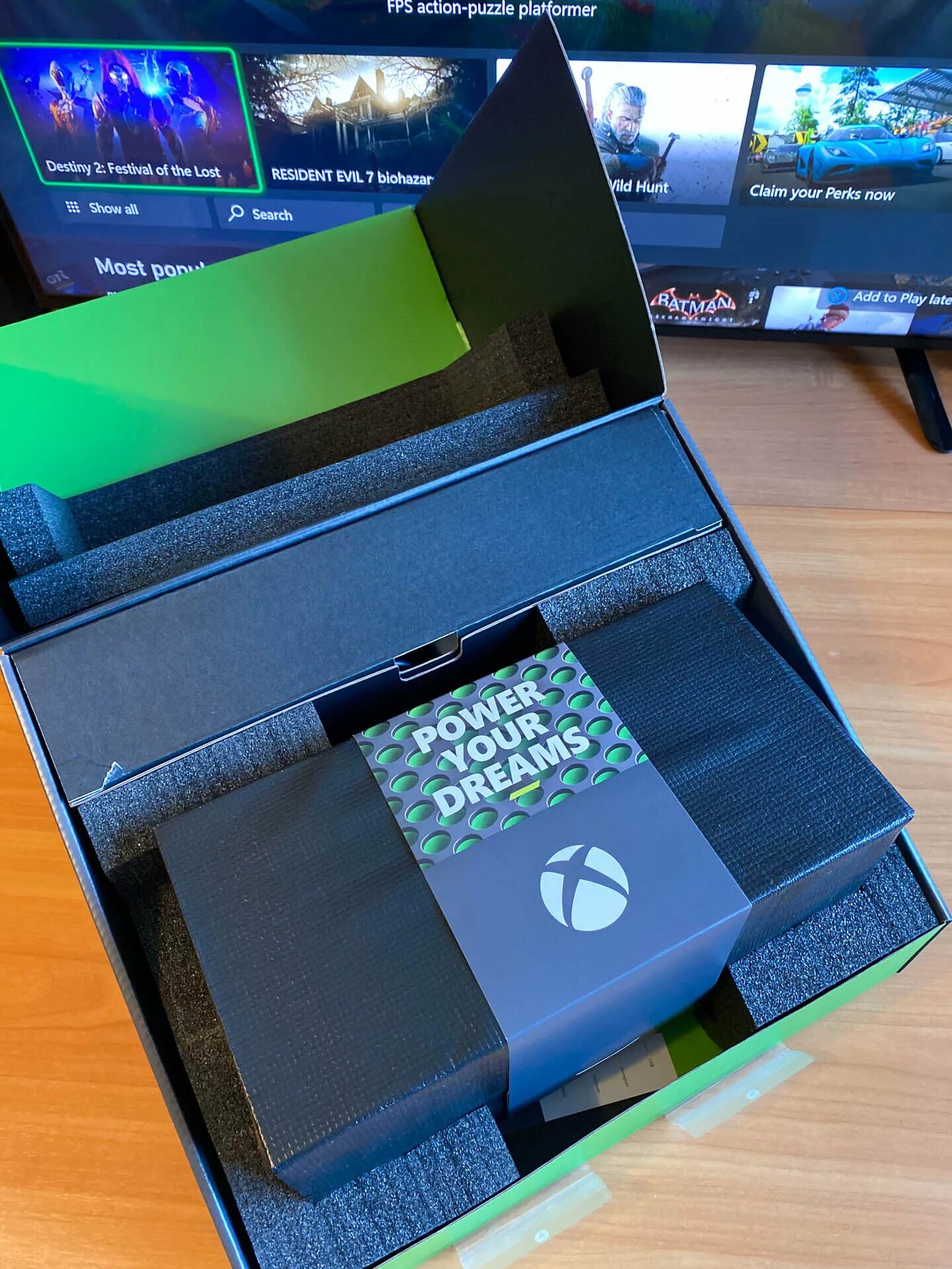 Обновленная series x. Xbox series x распаковка. xbox series x коробка сзади. xbox series s распаковка. xbox series x pro.