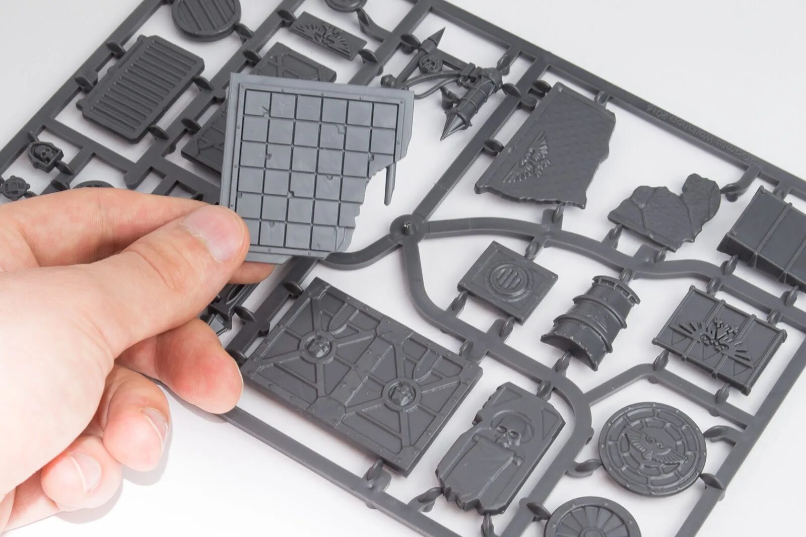 Direct base. Sector imperialis: large base detail kit. large base detail kit. sector imperialis sanctum. warhammer 40,000. sector imperialis: large base detail kit.