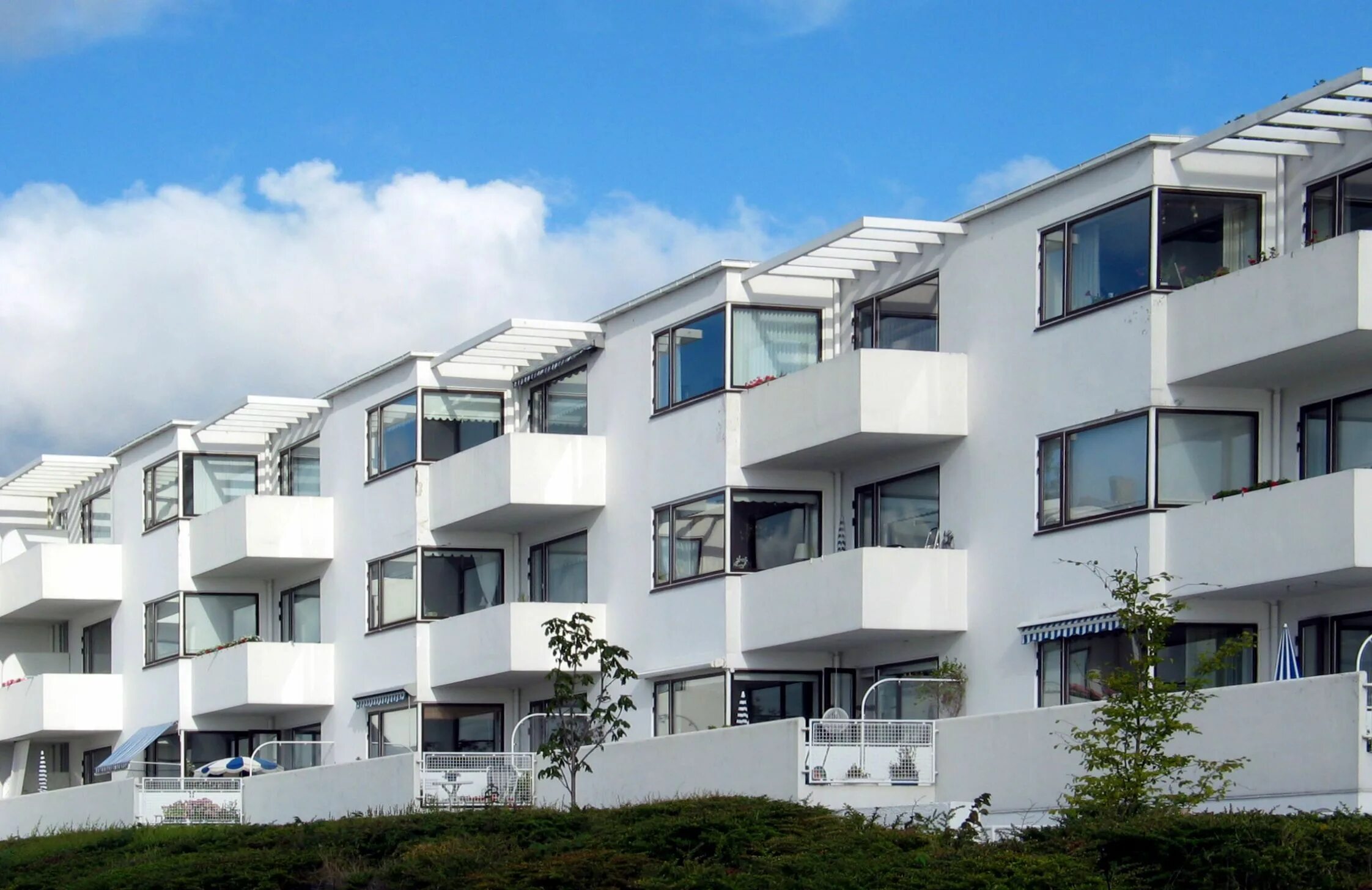 Building bella. Bellavista denmark арне якобсена (1934). жилой комплекс беллависта. арне якобсен архитектура.