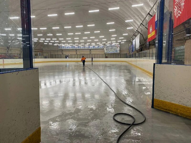 Физкультурный комплекс айсберг г пенза. Фок айсберг снежинск свободное катание. Пенза улица можайского 1а айсберг. Русьэнергомонтаж заливка льда. Айсберг пенза.