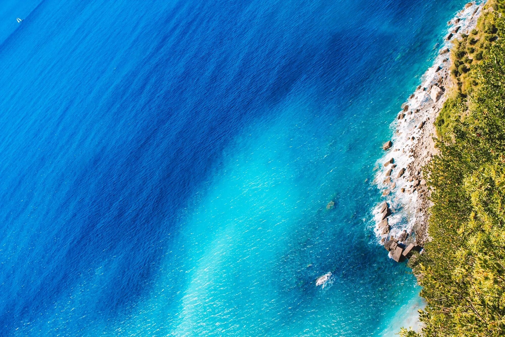 Средиземное море Лазурный берег. Голубое море. Океан вид сверху. Лазурное море.