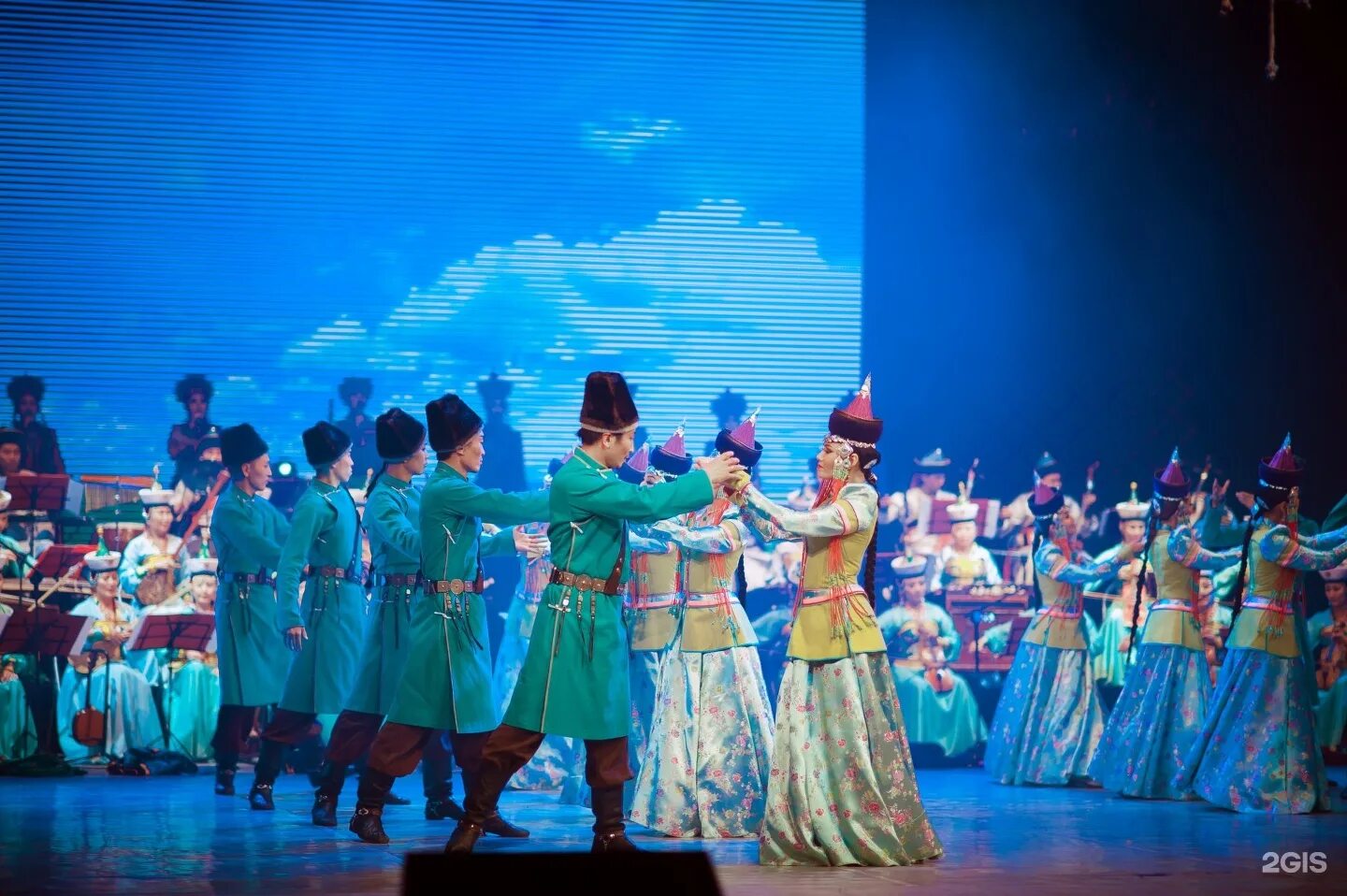 Театр танца Байкал Улан-Удэ. Ансамбль Байкал ехор. Ансамбль Байкал г Улан-Удэ. Театр Байкал Бурятский танец.