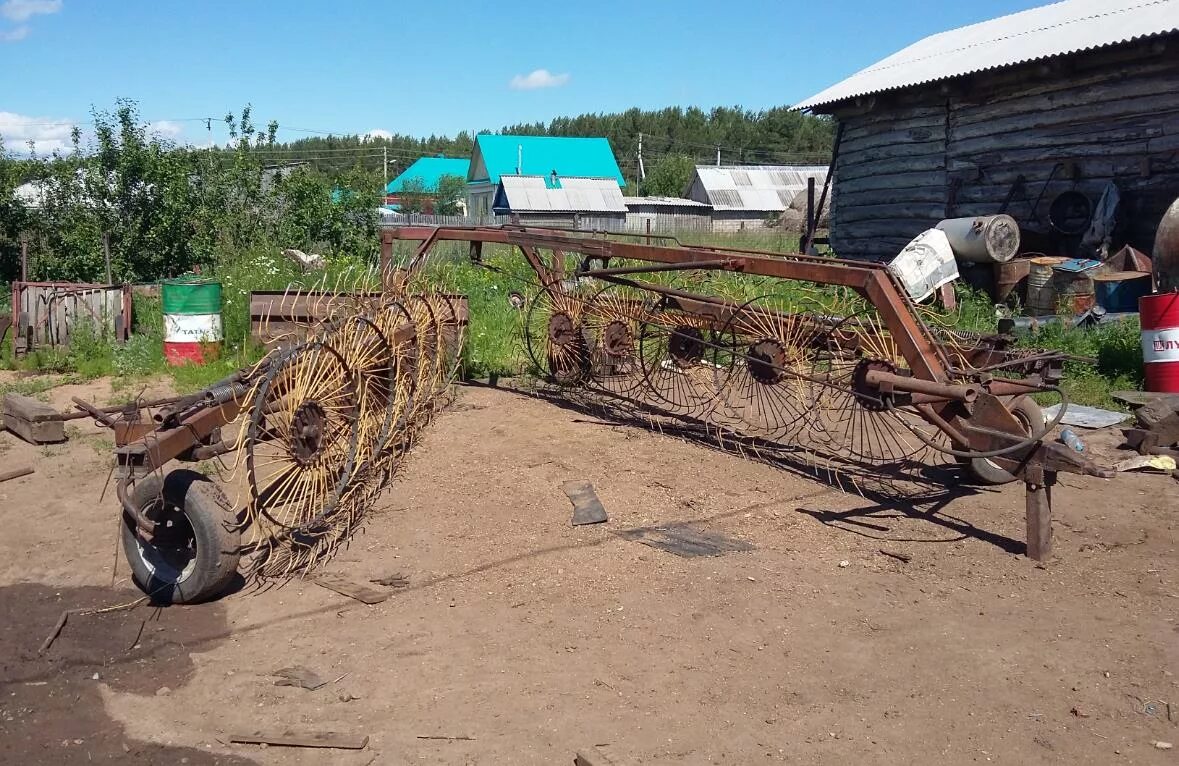 Самодельные грабли. Самодельные грабли для трактора МТЗ 80. Самодельные грабли ворошилки для трактора МТЗ. Самодельные грабли для сена на МТЗ 82. Грабли навесные ГВК на МТЗ 82.