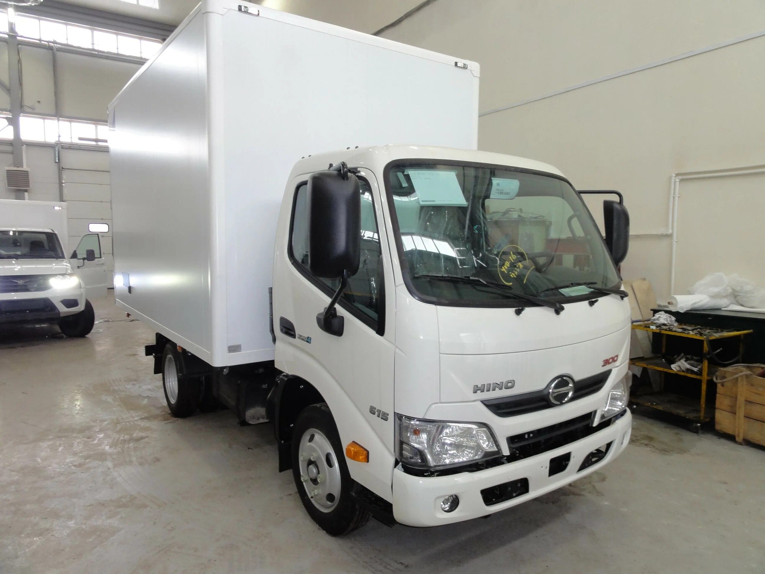 Грузовик 3т. Hino 300 3.5 т. Хино 300 3т. Hino 300 1.5 тонны. Хино грузовик 5 тонн.