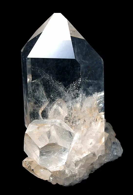 Quartz crystal. Кварц кристаллический минерал. Гексагональный кварц. Куартс Кристал. Призрачный кварц минерал.