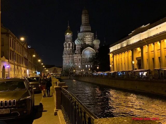 Плюсы спб. Москва или Санкт-Петербург. Москва лучше Петербурга. Москва плюс Петербург. Питер или Москва где лучше.