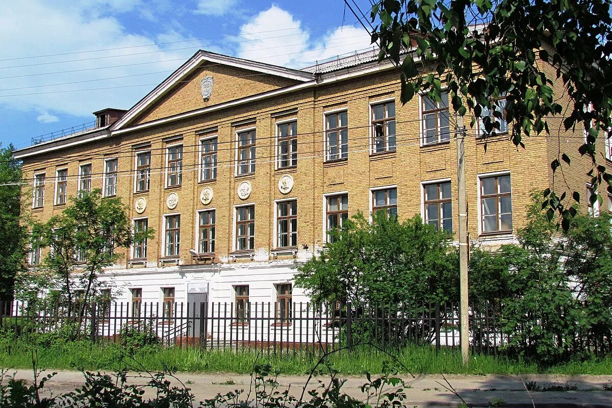 Старая school. Старая школа. Всратая школа. Старые школы в России. Ветхая школа.