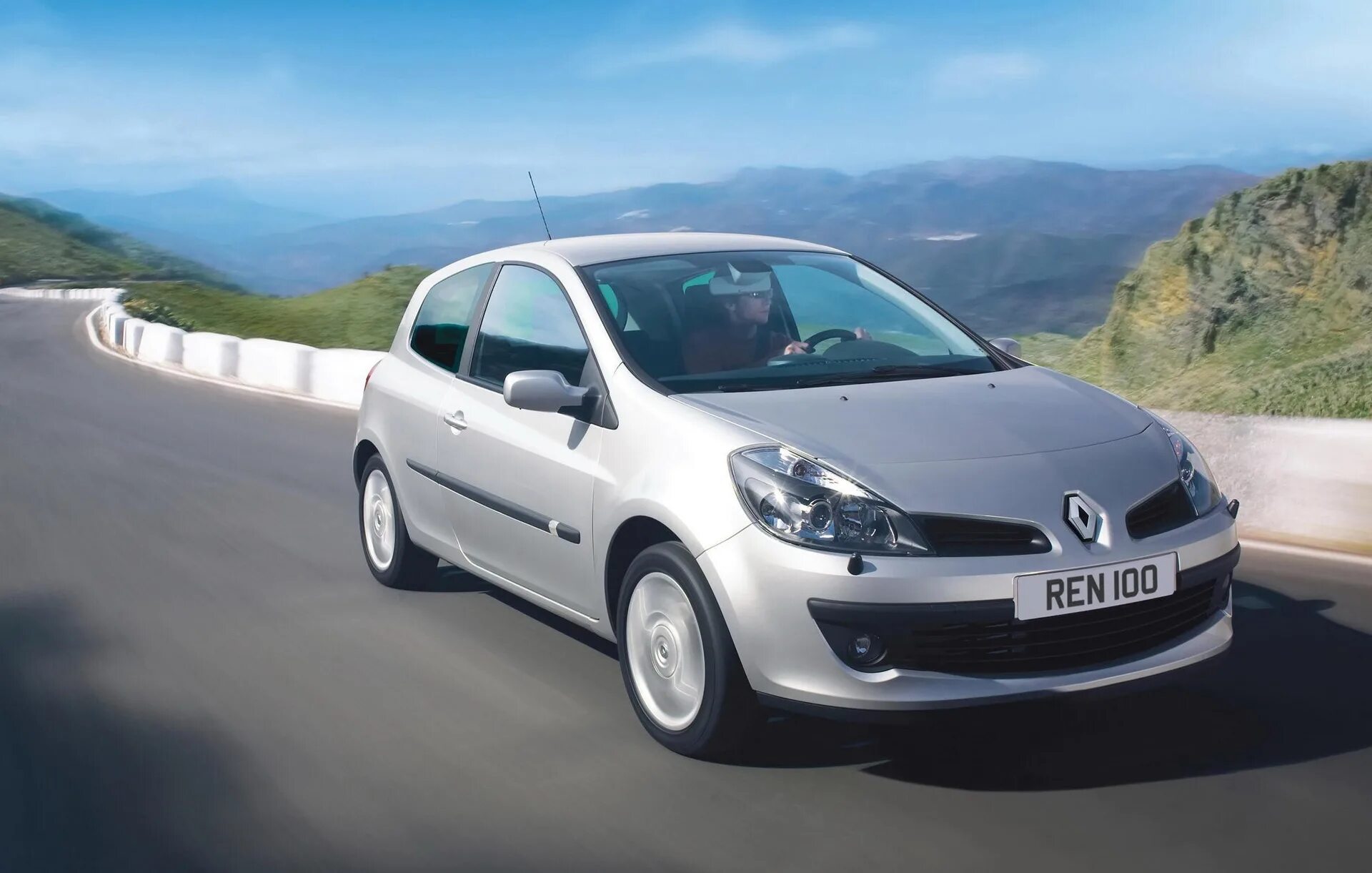 Renault 2.0 отзыв. Renault Clio 3. Рено Клио в6. Renault Clio 2. Рено Клио 3 седан.