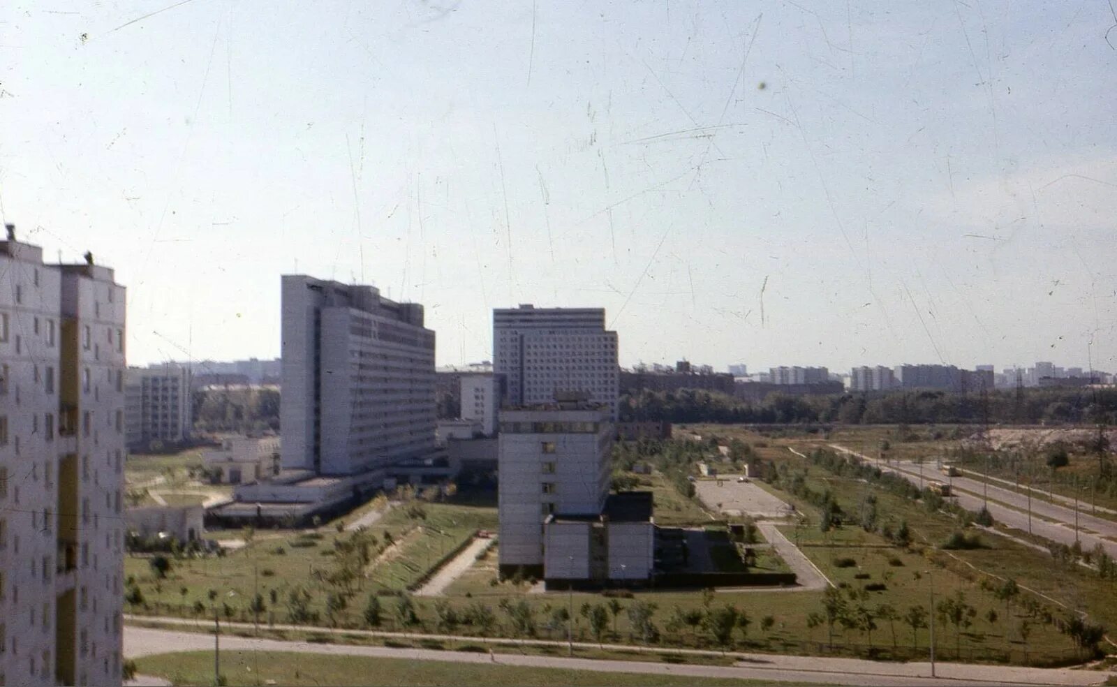 Проспект ветеранов 1980. Новый уренгой 1988 год. В 1983 году в городе. Коломенский проезд в ссср. Институт советской торговли в донецке.