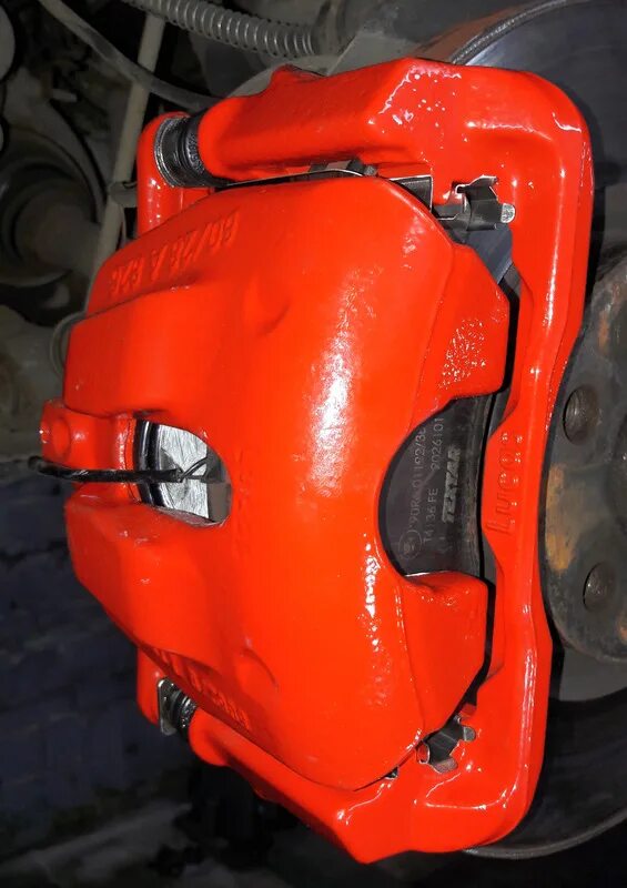 Суппорта f10. Пежо 206 красные суппорта. порошковая покраска суппортов octavia a7. порошковая краска для суппортов. покраска суппортов порошковой краской.