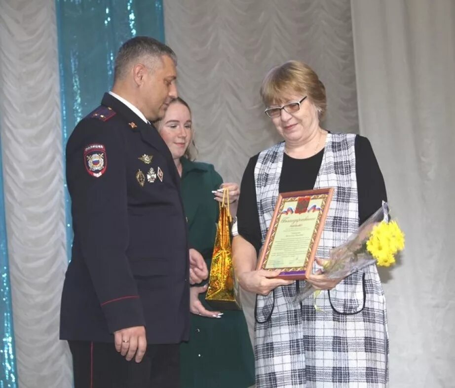 Омвд по амурскому району хабаровского края. Омвд по амурскому району хабаровского края. Умвд россии по хабаровскому краю. Номер полиции амурска. Омвд россии по амурскому району г.