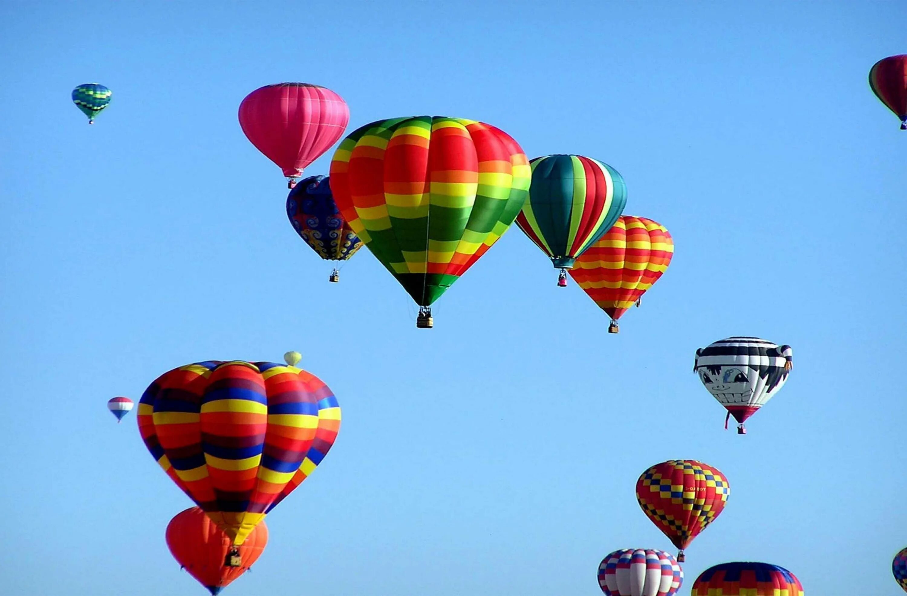 Flying balloon. Воздушные шары. Яркие воздушные шары. Воздушный шар. Улетающий воздушный шар.