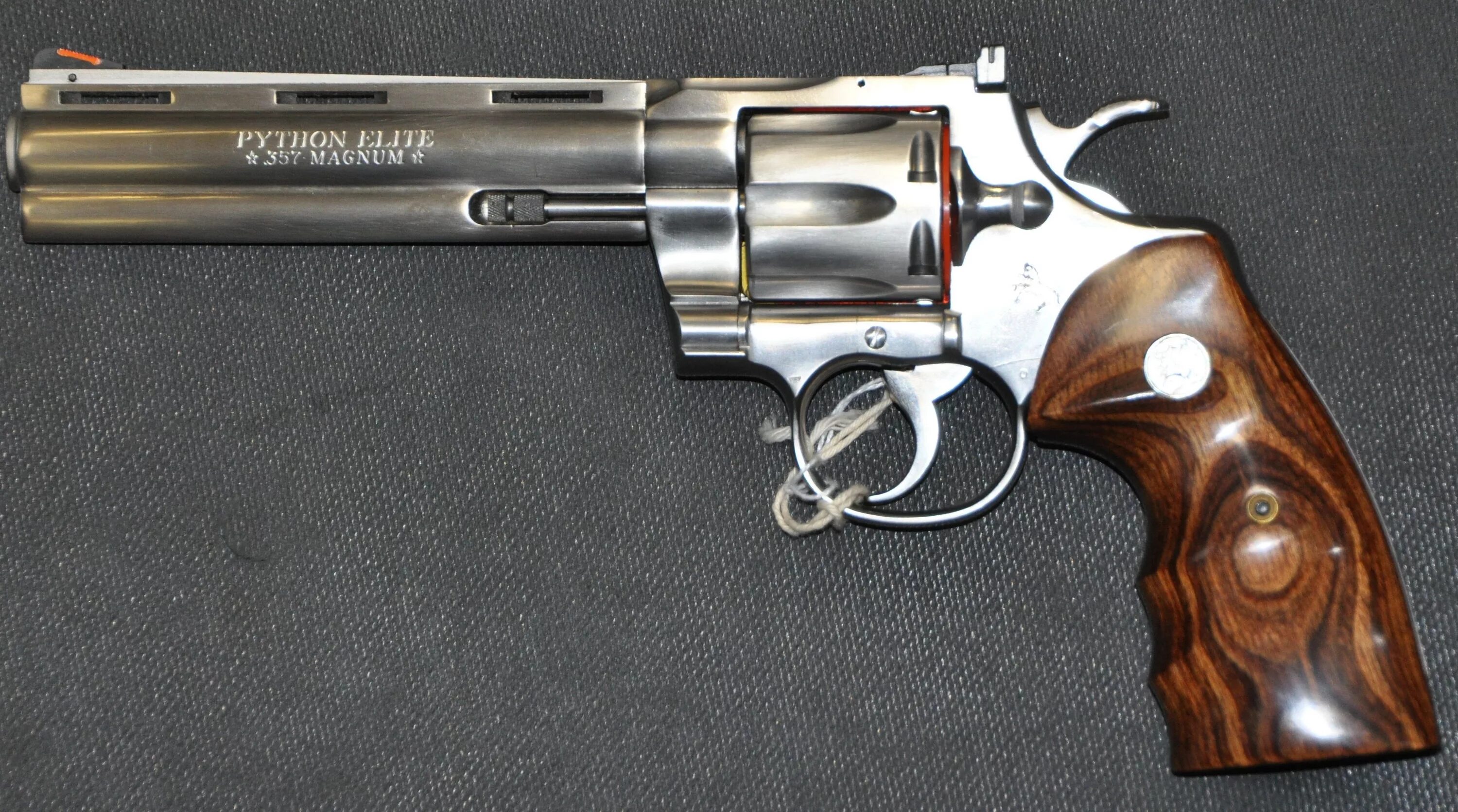 Colt перевод. Магнум 357 питон. Кольт питон Магнум 357. Colt Python 357 Magnum. Colt Python 357 Магнум.