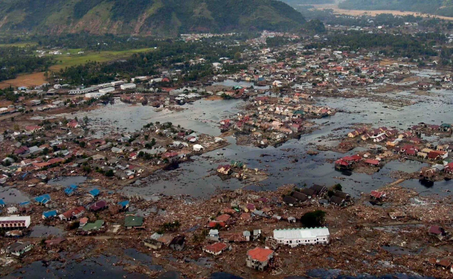Суматра ЦУНАМИ 2004. Землетрясение Суматра 2004. Суматра, Индонезия. 26 Декабря 2004 года. 28 декабря 2004