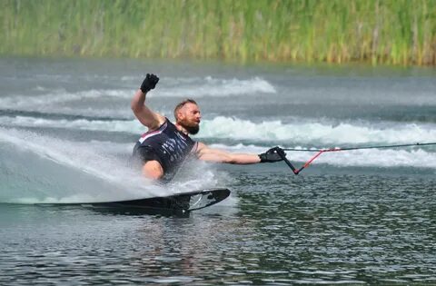 Watering ski