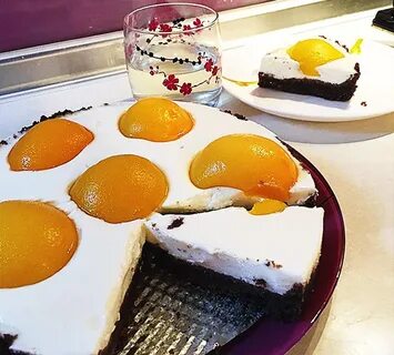 Чизкейк с консервированными персиками