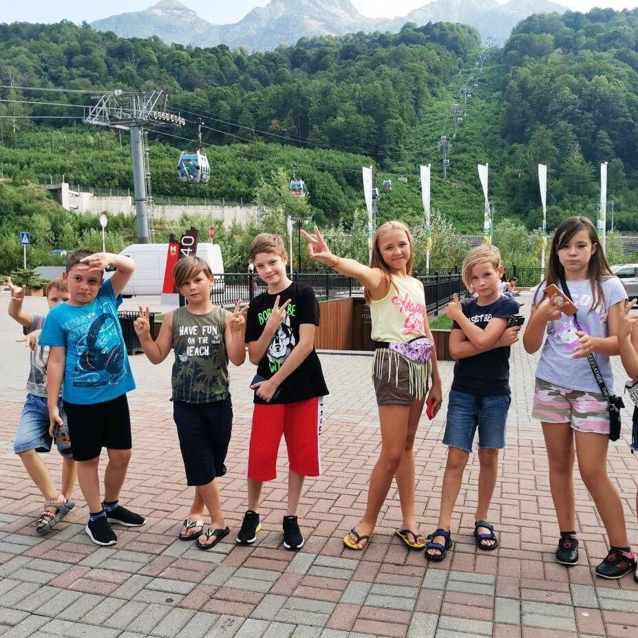 Сочи лагерь работа. Каникулы в лагере. Детский лагерь сочи 2021. Языковой лагерь сочи 2022. Город героев лагерь сочи.