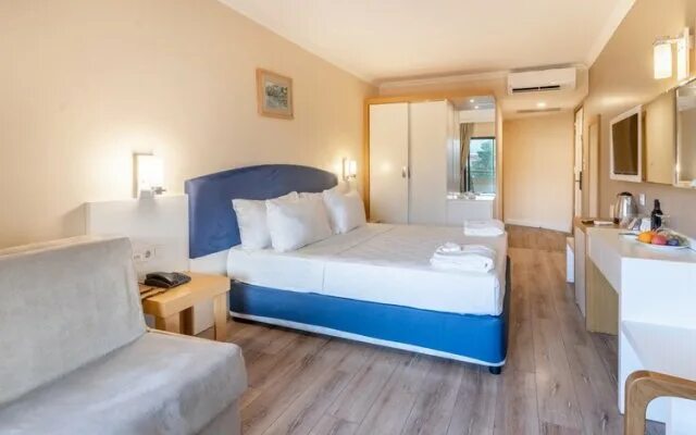 Lancora Beach Hotel. Отель ланкора Кемер. Lancora Beach Hotel 4 Kemer. Ланкора Бич Кемер номер.