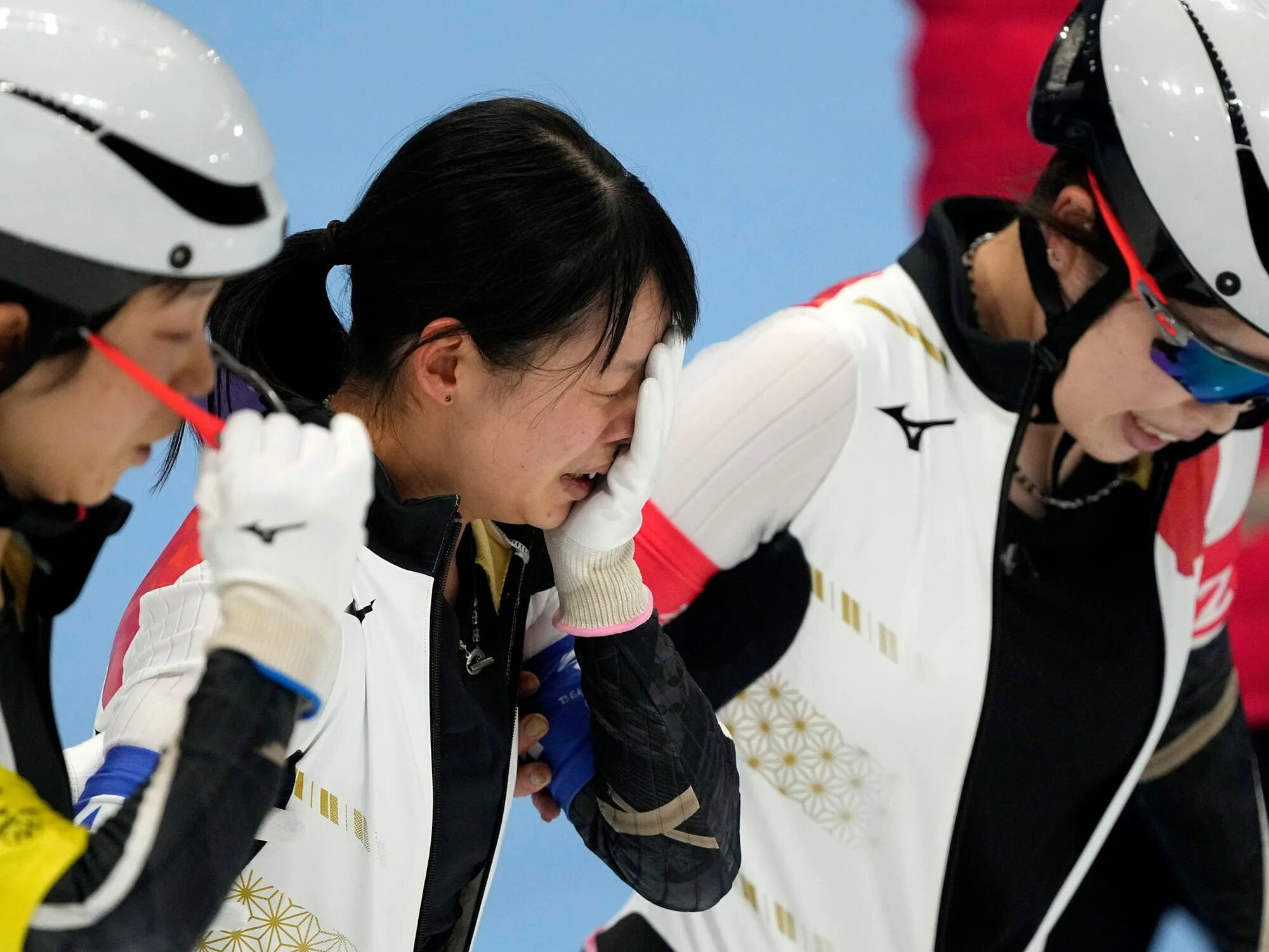 Japan speed. Михо Такаги конькобежка. Конькобежцы Японии. Конькобежный спорт женщины Россия. Такэ Микадзути.
