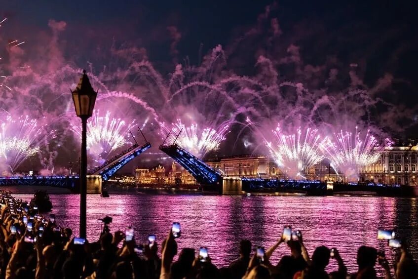 Алые паруса 2024 в санкт петербурге билеты. Алые паруса праздник выпускников 2023. Праздник алые паруса в питере. Ночь алые паруса питер. 24 июня праздник выпускников «алые паруса» в санкт-петербурге.