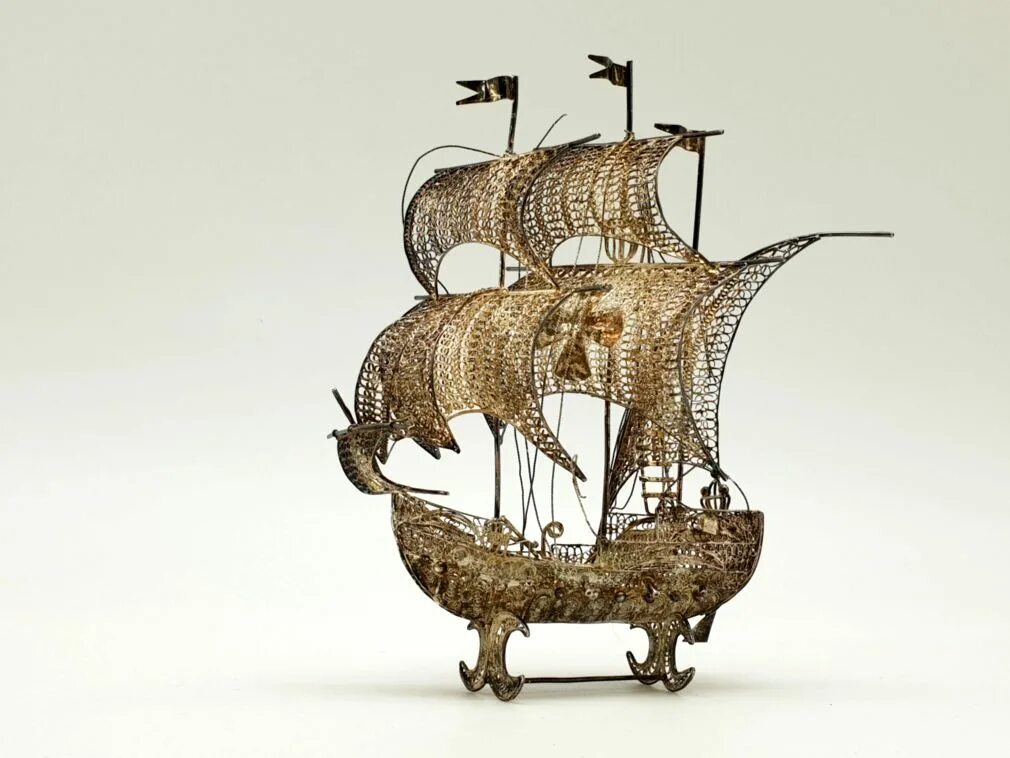 Парусник серебро. Парусник скань. Парусник серебро. Купить серебрянный парусник. Костромская ладья скань.