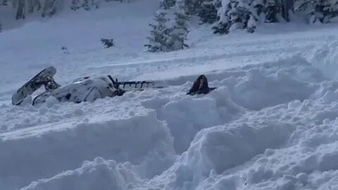 Замерзли на снегоходах