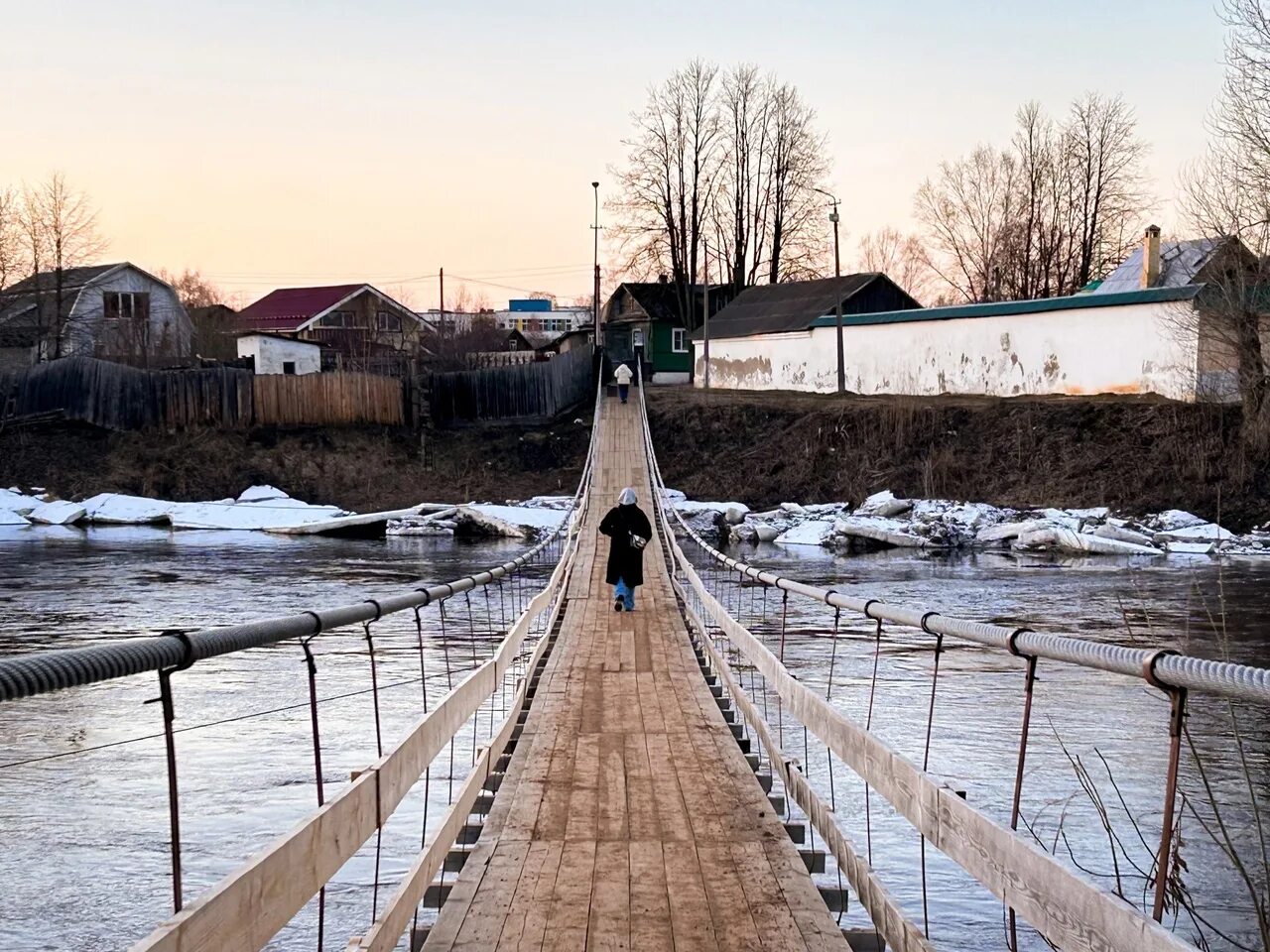 Погода боровичи новгородская на 10 дней точный. Мост в Боровичах. Сявский подвесной мост. Подвесной мост Любытино. Висячий мост Боровичи.