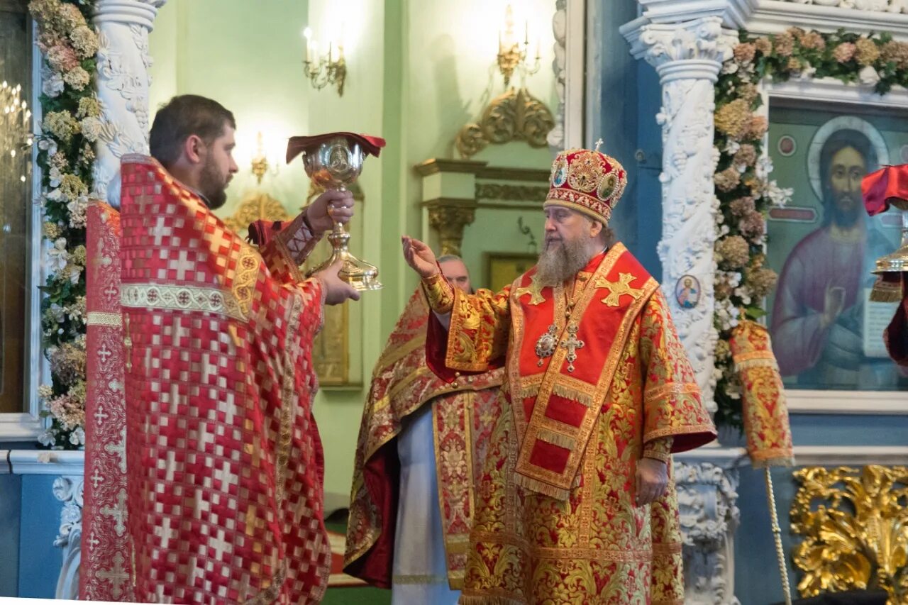 богоявленский собор в костроме вечер. костромская епархия церковь ильи. с праздником собора владимирских святых. собор святых костромской митрополии. с праздником живоносный источник.