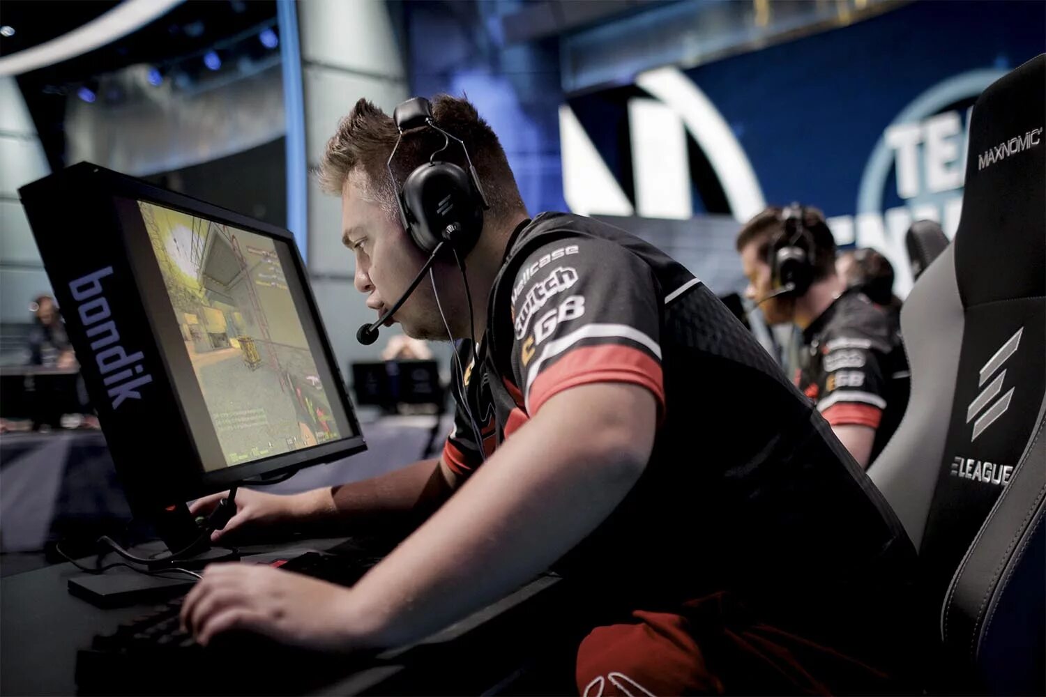 Игрок bondik в кс. Киберспортсмены cs go. Pasha virtus pro. Pronax fnatic. S1mple cs go.