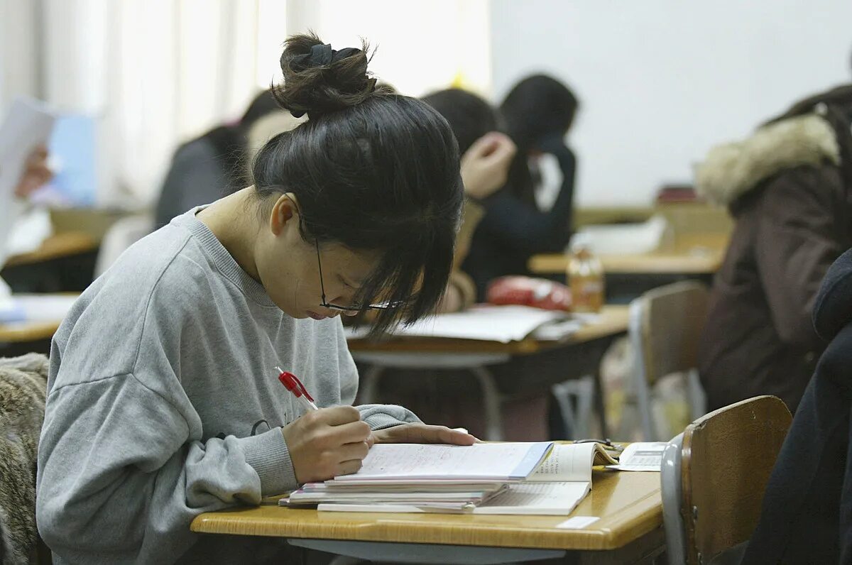 Korean students. Корейские студенты. Korean pupils. Suneung Exam. Suneung Exam Korea.