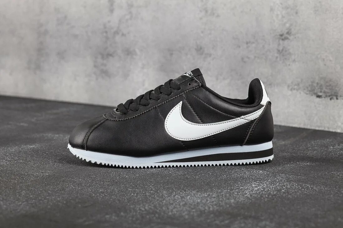 Купить кроссовки мужские 48. Мужские кроссовки Nike Cortez Classic. Nike Cortez Classic черные. Nike Cortez 2023. Кроссовки мужские найк Картес.