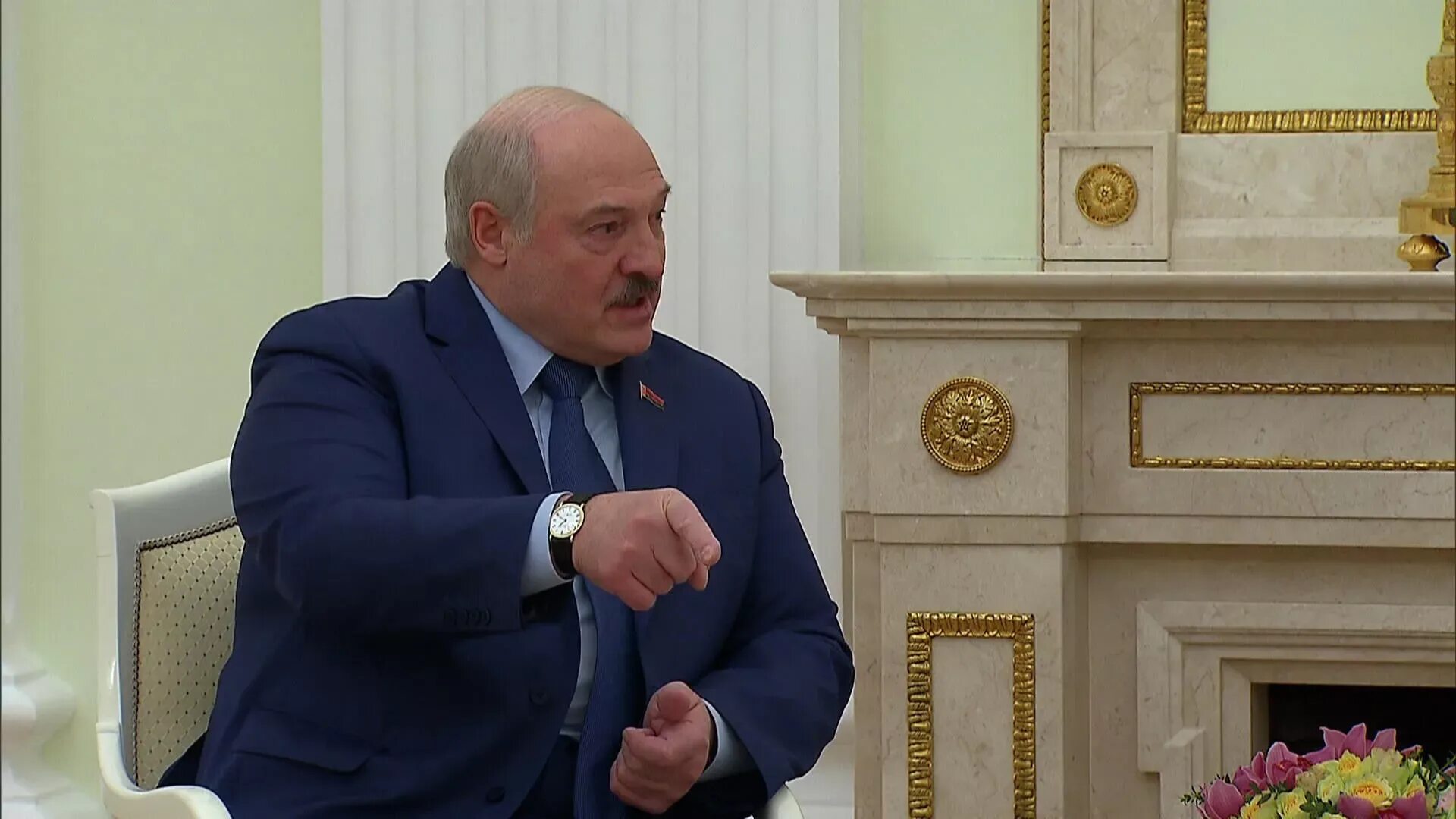 Лукашенко нападение. Встреча Путина и Лукашенко. Лукашенко а я сейчас вам покажу. Последнее заседание Лукашенко Беларусь.