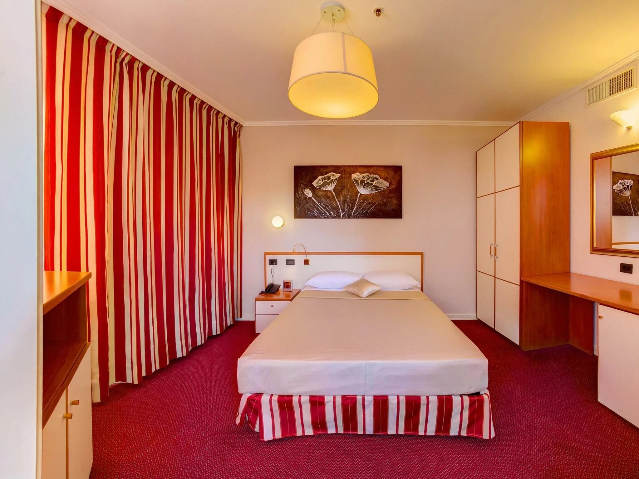 ереван. Cinema house ереван. Republica hotel yerevan. ереван гостиницы рядом с аэропортом. ереван гостиницы рядом с аэропортом.