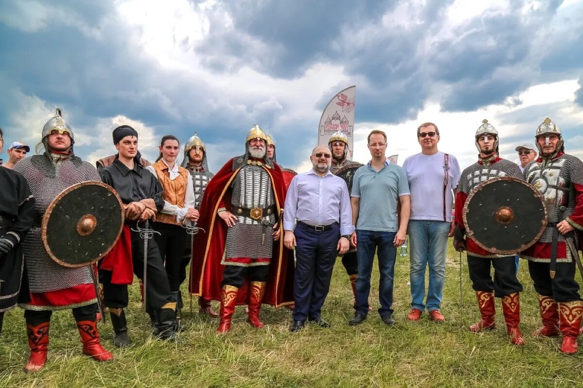 Русский мир изучать. Ратоборцы Коломна. Шоу Ратоборцев в Коломне. Фестиваль русский мир.