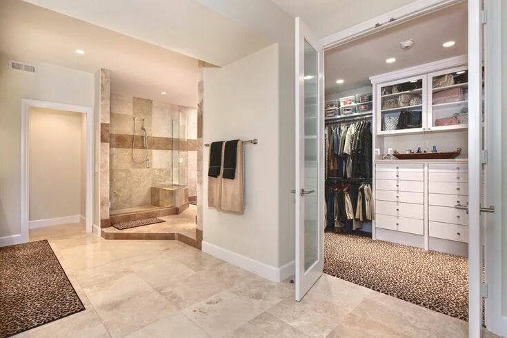 Мастер спальня с гардеробной и ванной планировка Typical 2 Bedroom Apartment Square Footage Master bedroom design layout, Master