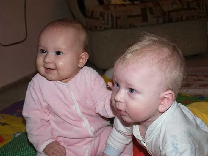 Ребенок трогает детей форум. Дети лапают детей. Ребенок трогает детей форум. Ребенок трогает детей форум. Тискать ребенка.