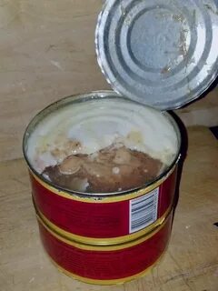 Открытая банка тушенки