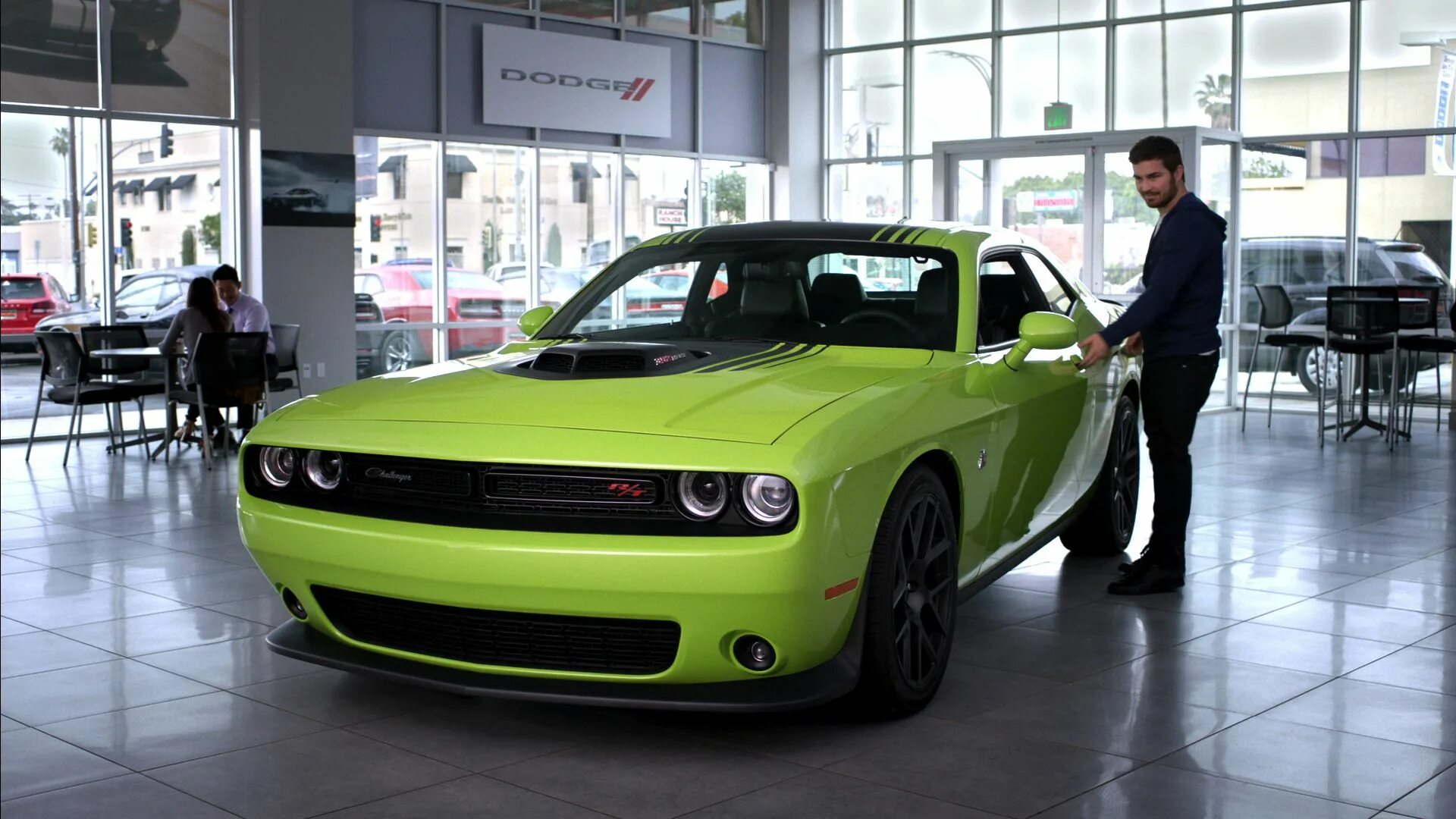 Какая машина жесткая. Dodge Challenger Форсаж. Dodge Challenger srt8 Форсаж. Додж Челленджер Форсаж 7. Dodge Challenger Hellcat Форсаж 7.