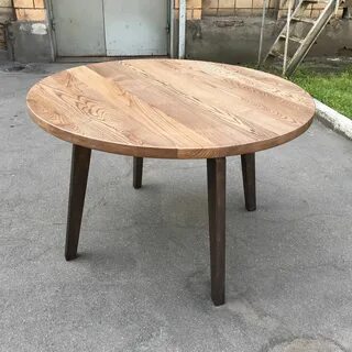 Круглый стол из массива дерева
