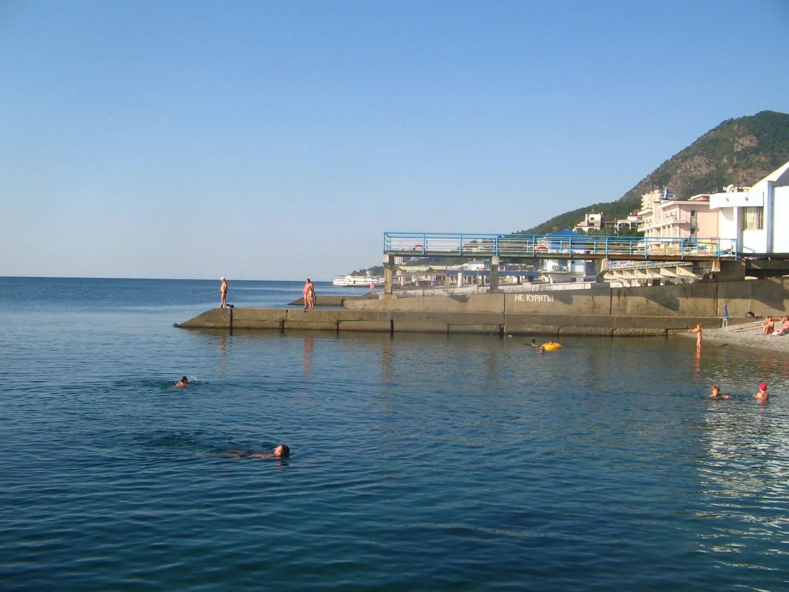 Отель морской уголок алушта. Алушта профессорский уголок укоопспилка. Пансионат профессорский уголок алушта. Алушта профессорский уголок набережная. Отель ателика в крыму алушта.