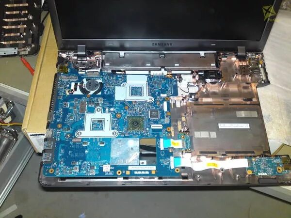 Samsung np355v5c. Samsung 350v5c. Разбор ноутбука Samsung np355v5c. Ноутбук самсунг np350v5c.