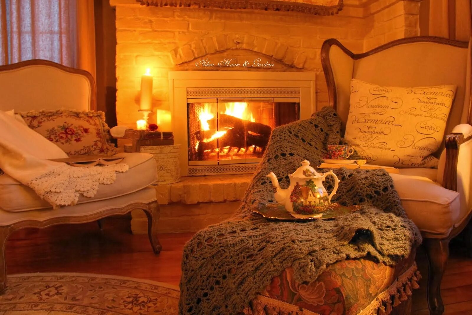 Cozy на русском. Уютный домик. Домашний уют камин. Cozy на русском. Cozy на русском.